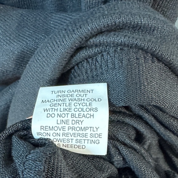 Notations Women’s Black V-Neck Studded Pullover Sweater Top Size M - Picture 9 of 9